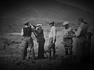 Une &eacute;quipe des Actualit&eacute;s Fran&ccedil;aises en tournage au bled